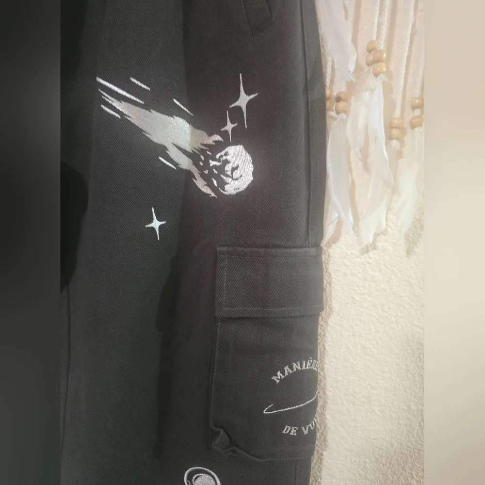Maniere De Voir Charcoal Graphic Cargo Pants